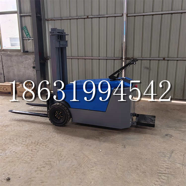 东乡族自治县全电动叉车插腿式堆高车液压装卸车1.5吨升高小型站驾式铲车